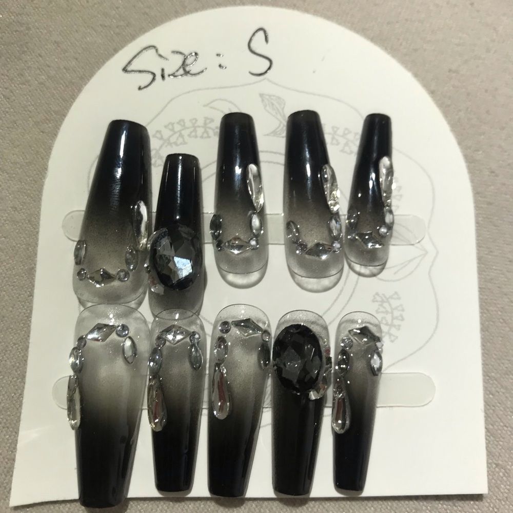 Handmade press-on nails - Picture 3 of 3